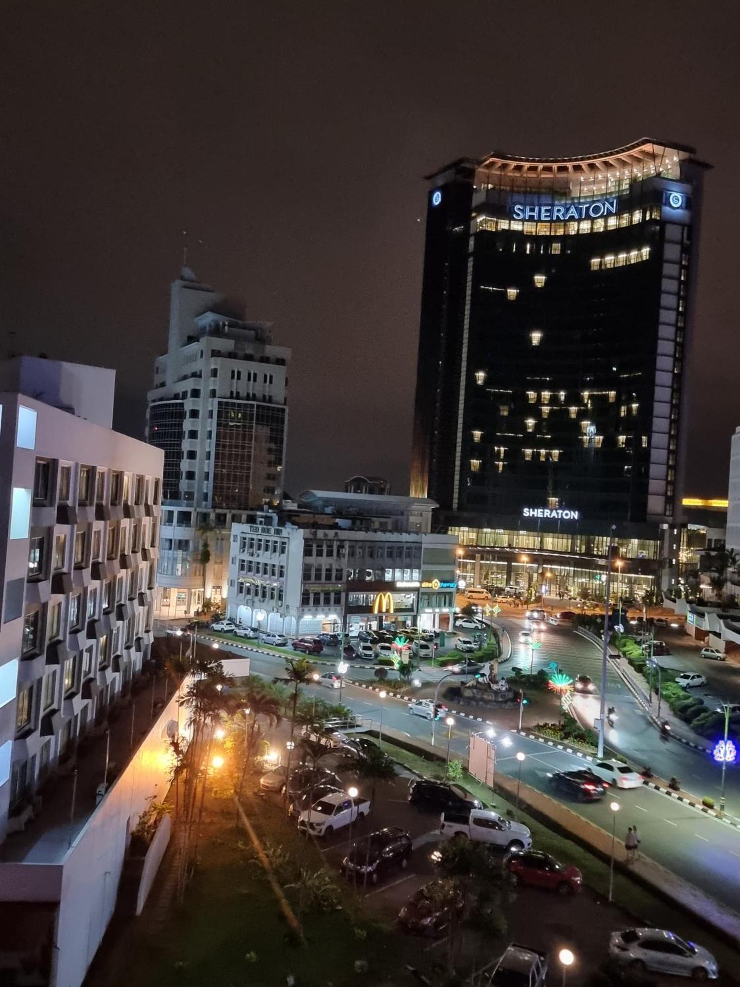 Cozzzy Hut Riverbank Suites Kuching With Spectacular River View Екстериор снимка