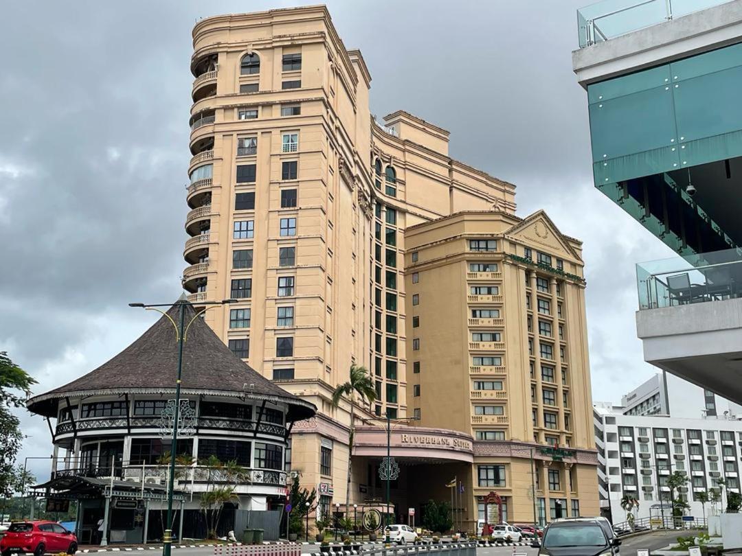 Cozzzy Hut Riverbank Suites Kuching With Spectacular River View Екстериор снимка