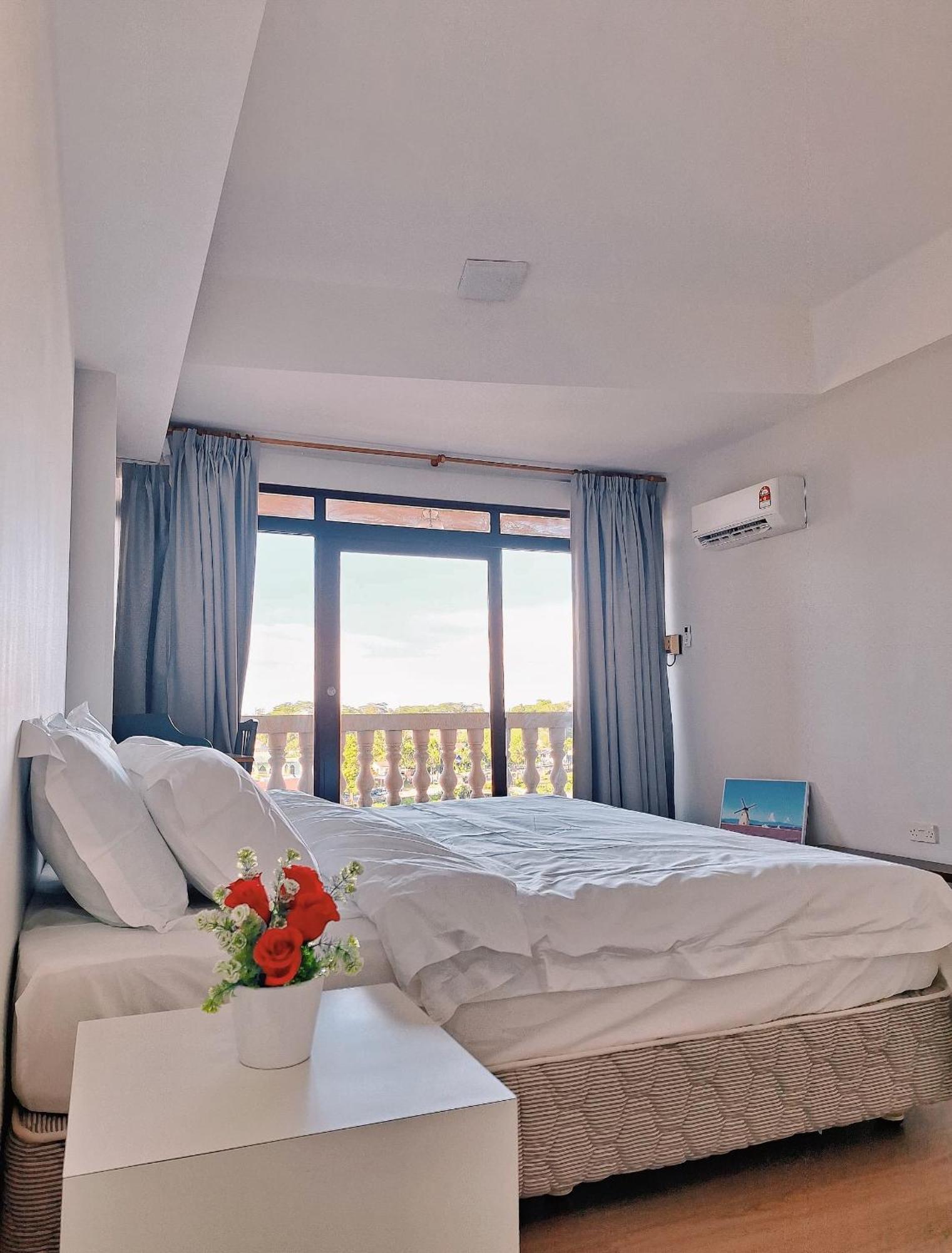 Cozzzy Hut Riverbank Suites Kuching With Spectacular River View Екстериор снимка