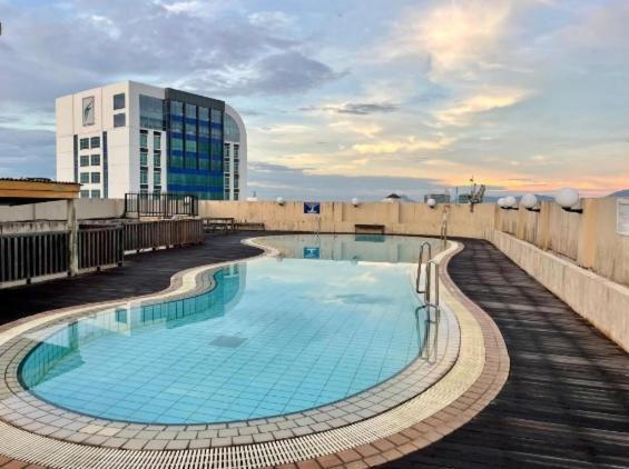 Cozzzy Hut Riverbank Suites Kuching With Spectacular River View Екстериор снимка
