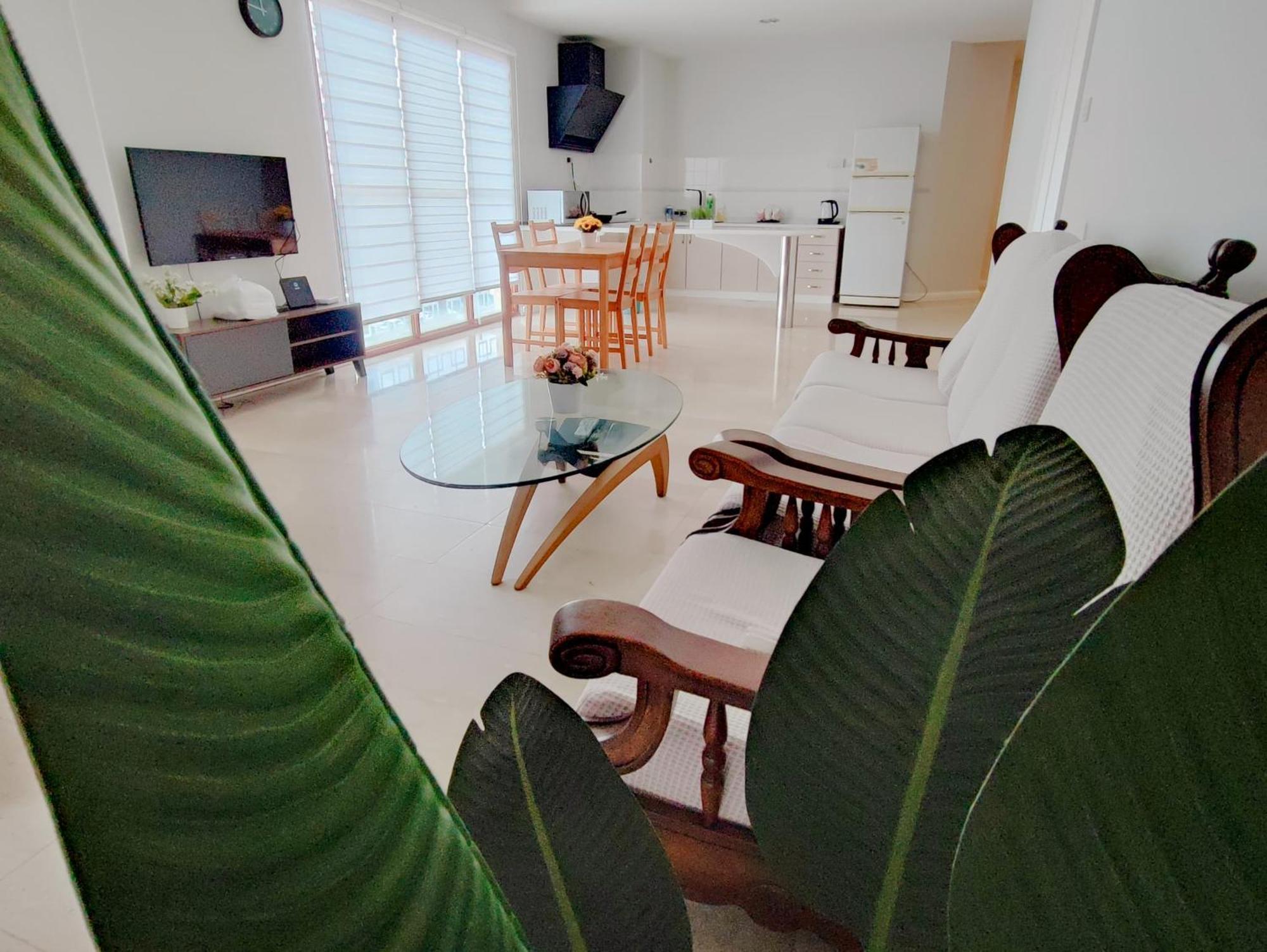 Cozzzy Hut Riverbank Suites Kuching With Spectacular River View Екстериор снимка