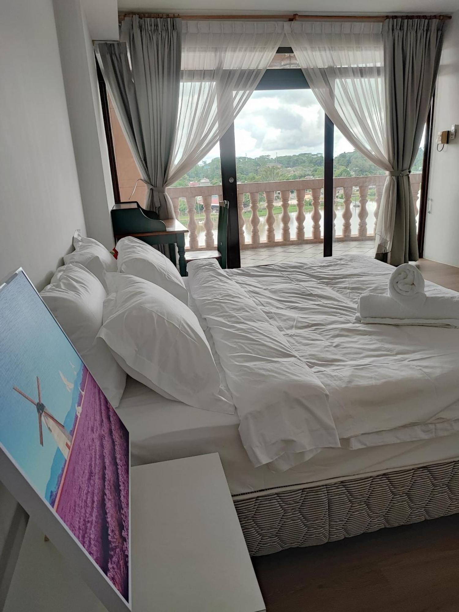 Cozzzy Hut Riverbank Suites Kuching With Spectacular River View Екстериор снимка